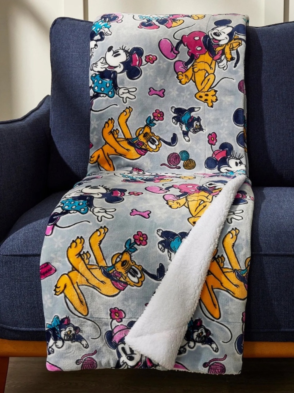 new VERA BRADLEY DISNEY Disney Cozy Life Throw Blanket in Fleece 72x50